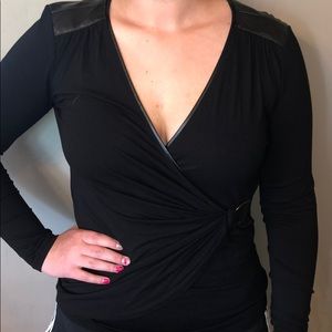 Black deep v top - Caché
